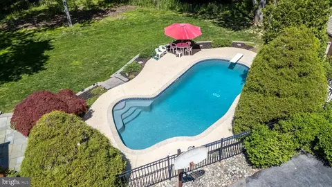 1 Joanna Dr, Malvern, PA 19355