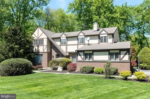1 Joanna Dr, Malvern, PA 19355