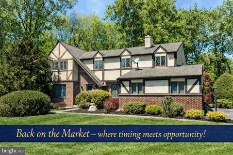 1 Joanna Dr, Malvern, PA 19355