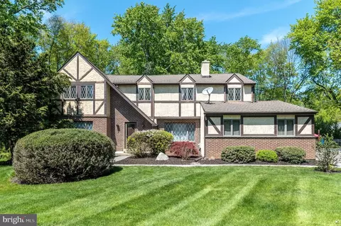 1 Joanna Dr, Malvern, PA 19355