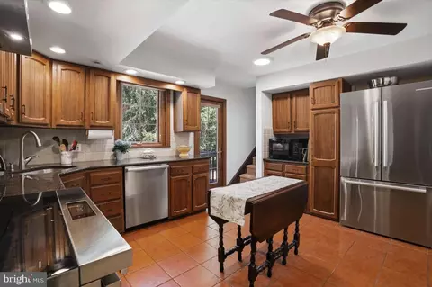 Entry Way - 273 Strafford Ave, Wayne, PA 19087 photo 2 of 3