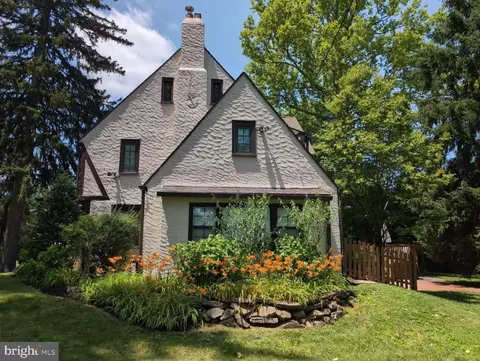 Exterior - 273 Strafford Ave, Wayne, PA 19087 photo 8 of 10