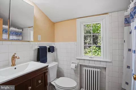 Bath - 273 Strafford Ave, Wayne, PA 19087 photo 2 of 4