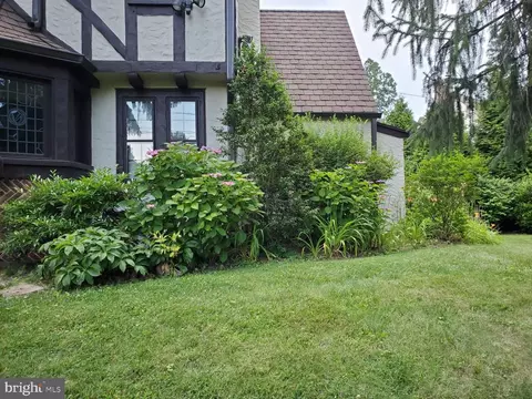 Exterior - 273 Strafford Ave, Wayne, PA 19087 photo 9 of 10