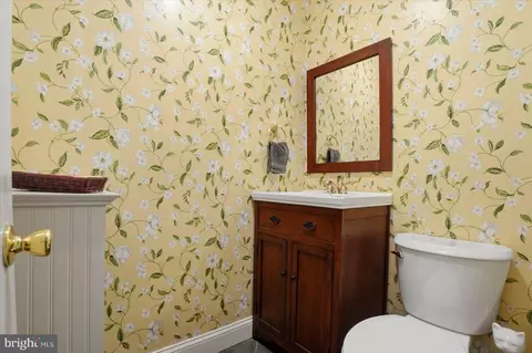 Bath - 273 Strafford Ave, Wayne, PA 19087 photo 1 of 4