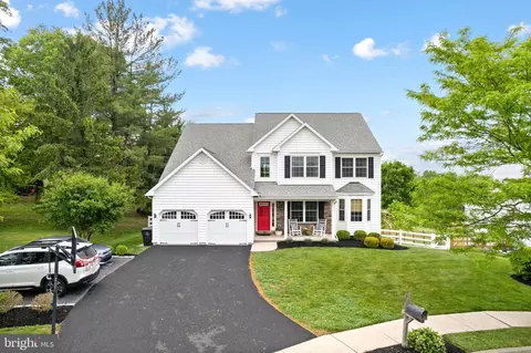 1012 Country Walk Dr, Pottstown, PA 19465
