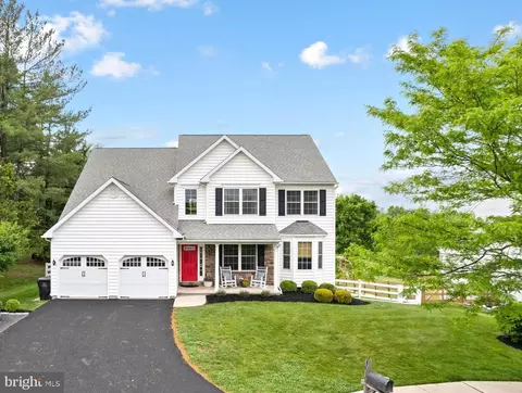1012 Country Walk Dr, Pottstown, PA 19465