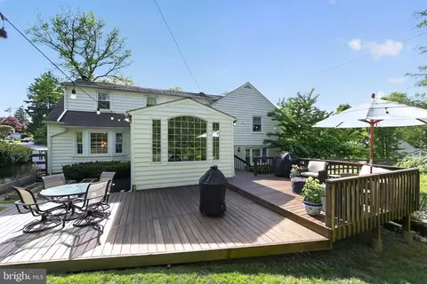 Exterior - 135 Clover Hill Ln, Wayne, PA 19087 photo 3 of 8