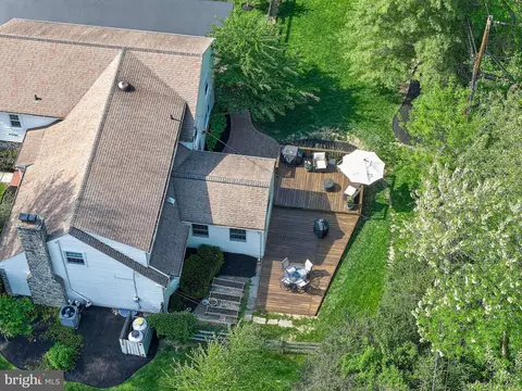 Exterior - 135 Clover Hill Ln, Wayne, PA 19087 photo 4 of 8