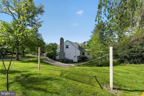 Exterior - 135 Clover Hill Ln, Wayne, PA 19087 photo 5 of 8