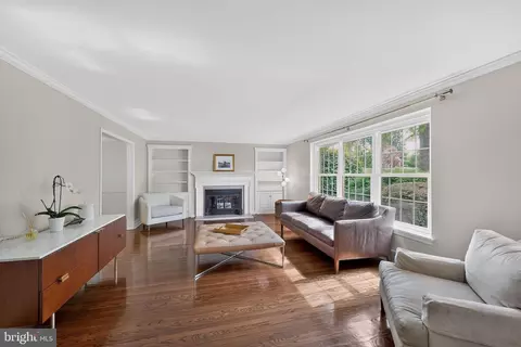 Living - 135 Clover Hill Ln, Wayne, PA 19087 photo 1 of 6