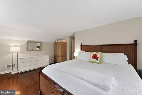 Bedroom - 135 Clover Hill Ln, Wayne, PA 19087 photo 11 of 13