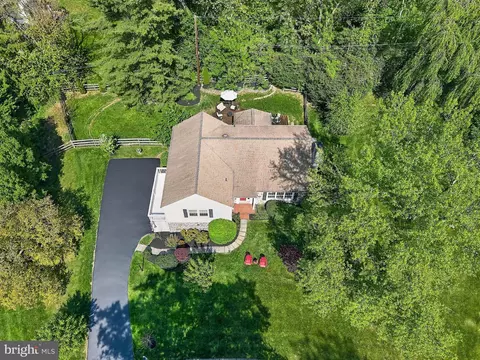 View/Area - 135 Clover Hill Ln, Wayne, PA 19087 photo 2 of 2