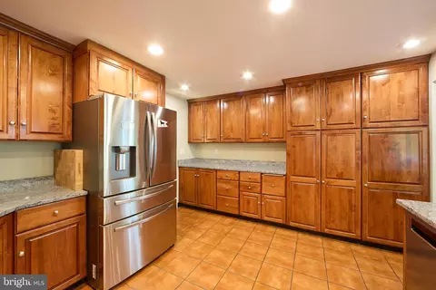 Kitchen - 135 Clover Hill Ln, Wayne, PA 19087 photo 2 of 3