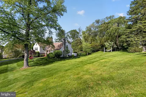 Exterior - 135 Clover Hill Ln, Wayne, PA 19087 photo 7 of 8