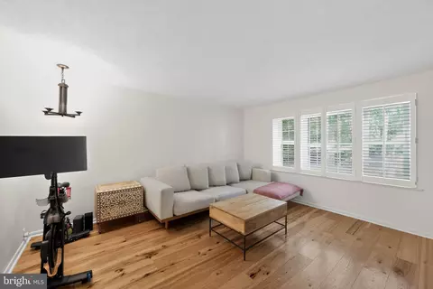 Living - 135 Clover Hill Ln, Wayne, PA 19087 photo 5 of 6