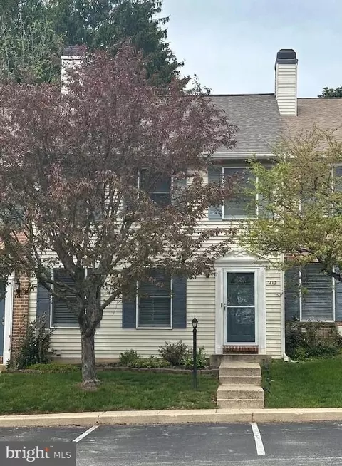 419 Holly Tree Ct, Chester Springs, PA 19425