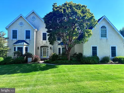 7 Summerhill Dr, Downingtown, PA 19335
