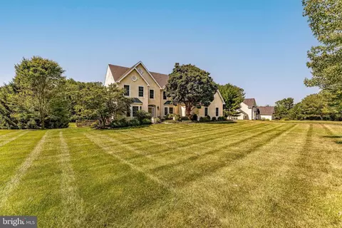 7 Summerhill Dr, Downingtown, PA 19335
