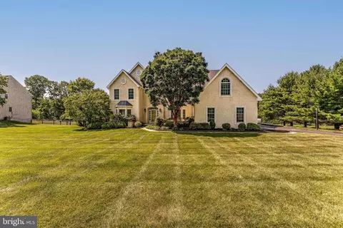 7 Summerhill Dr, Downingtown, PA 19335