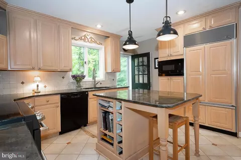 290 Forest Hills Cir, Devon, PA 19333 photo 7
