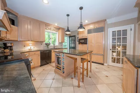 290 Forest Hills Cir, Devon, PA 19333 photo 5