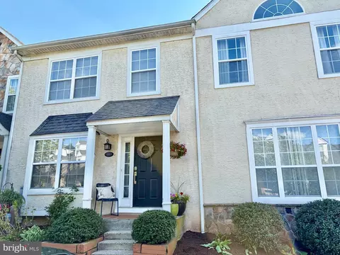 605 Coventry Pointe Ln, Pottstown, PA 19465