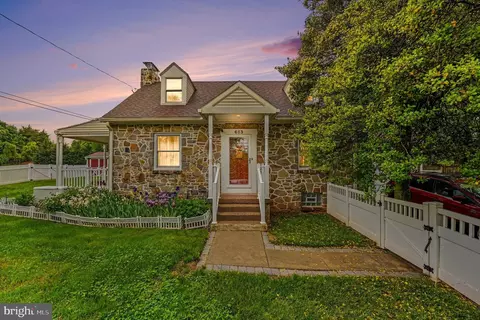 683 Ridge Rd, Spring City, PA 19475