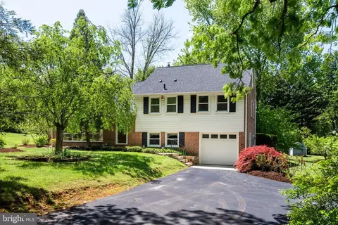 824 Old Eagle School Rd, Wayne, PA 19087