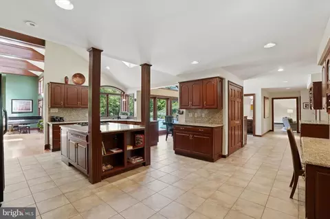 Entry Way - 851 Box Hill Ln, Wayne, PA 19087 photo 3 of 5