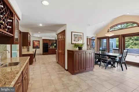 Entry Way - 851 Box Hill Ln, Wayne, PA 19087 photo 2 of 5