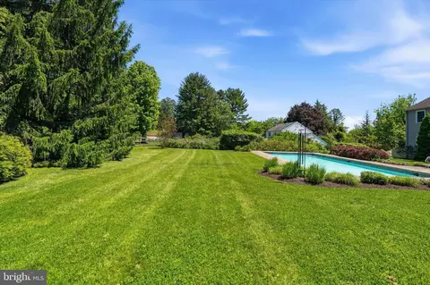Exterior - 851 Box Hill Ln, Wayne, PA 19087 photo 7 of 7
