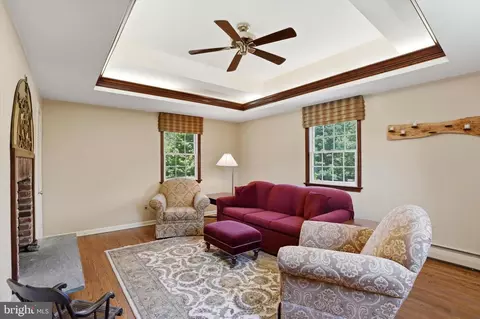 Living - 851 Box Hill Ln, Wayne, PA 19087 photo 4 of 4