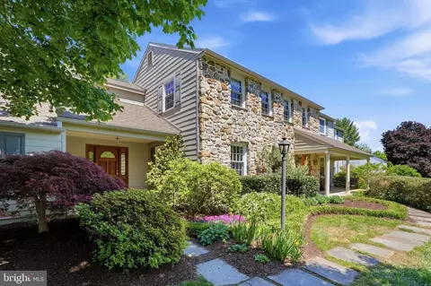 Exterior - 851 Box Hill Ln, Wayne, PA 19087 photo 2 of 7