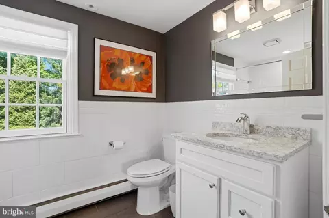 Bath - 851 Box Hill Ln, Wayne, PA 19087 photo 3 of 3