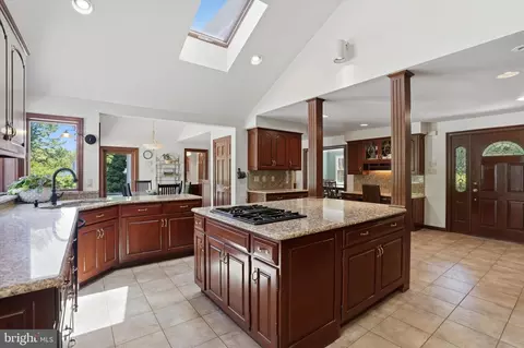 Kitchen - 851 Box Hill Ln, Wayne, PA 19087 photo 2 of 2