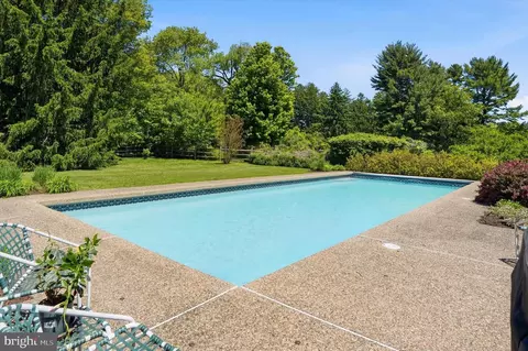 Exterior - 851 Box Hill Ln, Wayne, PA 19087 photo 5 of 7