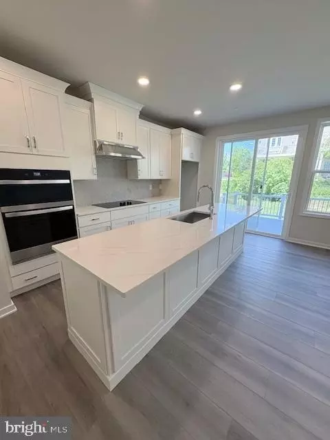 46 Grayson Ln, Downingtown, PA 19335