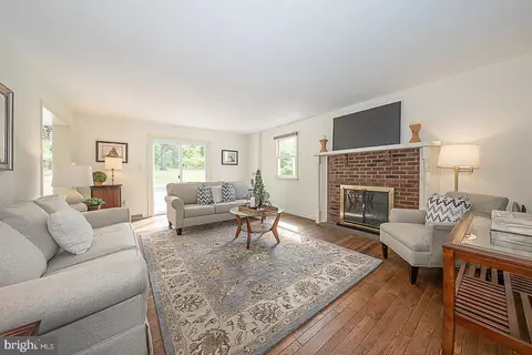 Living - 495 Church Rd, Devon, PA 19333 photo 2 of 2