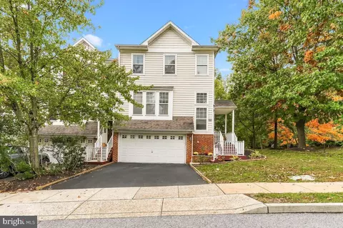 100 Stratford Ct, Malvern, PA 19355