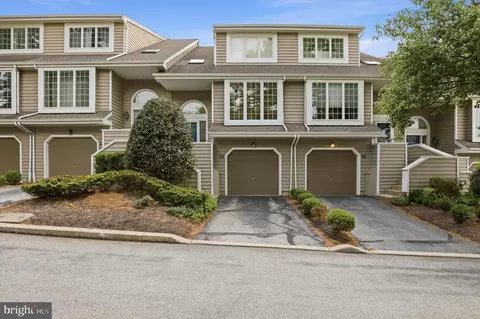 18 Cabot Dr, Chesterbrook, PA 19087