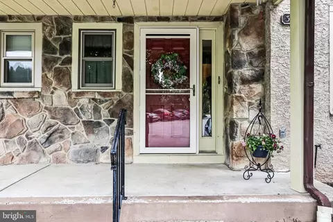 36 Independence Pl #36, Chesterbrook, PA 19087