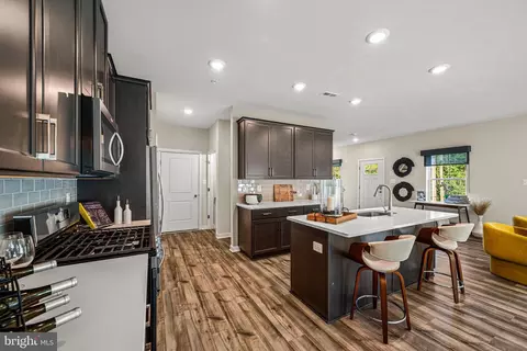 1 Four Leaf Dr, Downingtown, PA 19335