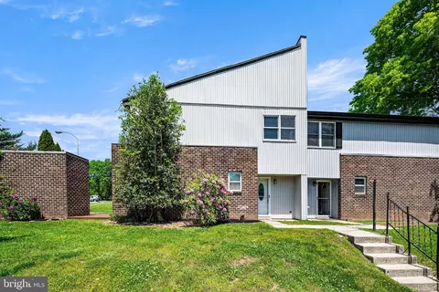 100 Argyll Ct, Downingtown, PA 19335
