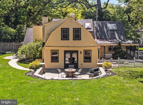 231 W Valley Rd, Wayne, PA 19087