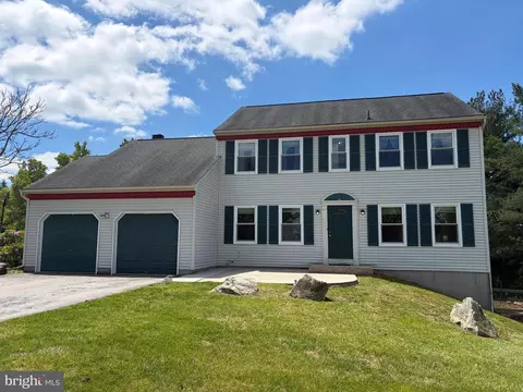 102 Heather Hill Dr, Downingtown, PA 19335