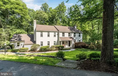 823 Nathan Hale Dr, West Chester, PA 19382