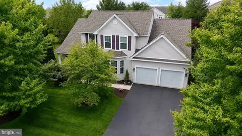 422 Westview Dr, Avondale, PA 19311