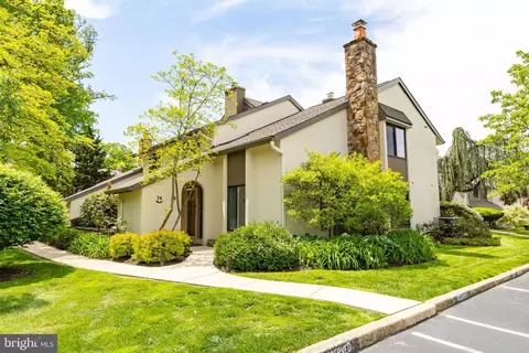 75 Oak Knoll Dr #75, Berwyn, PA 19312
