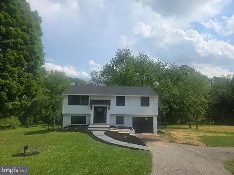 11 Prince Edwards Dr, Coatesville, PA 19320